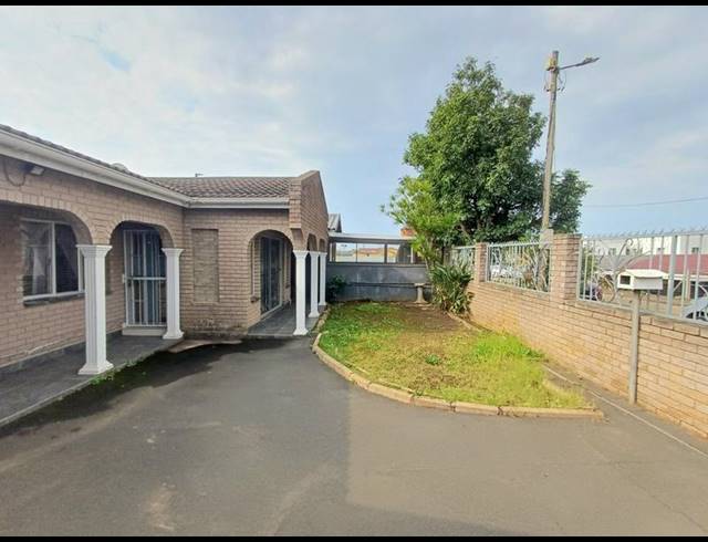 4 BEDROOM HOUSE FOR SALE IN STONEBRIDGE